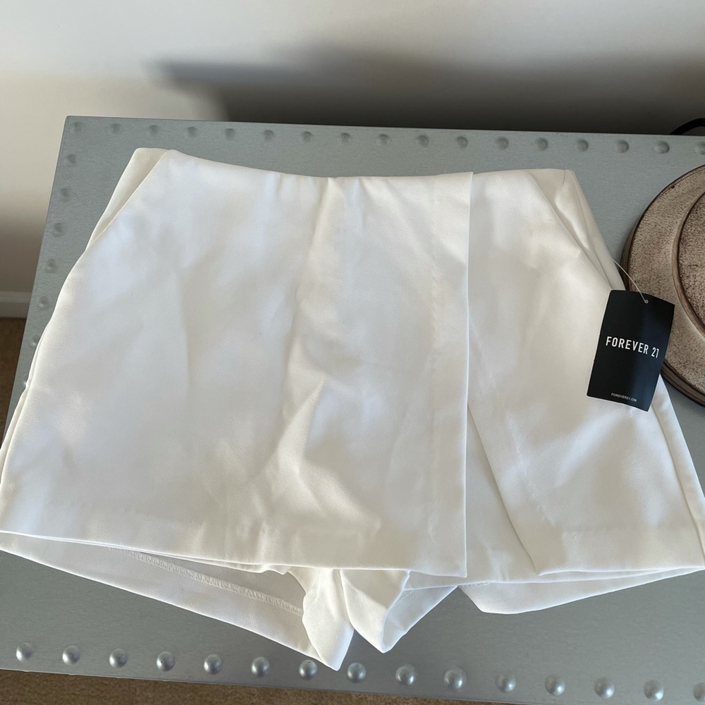 Forever 21 white envelope skort
